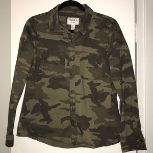 Forever 21 Camouflage Botton Down Shirt Size Large